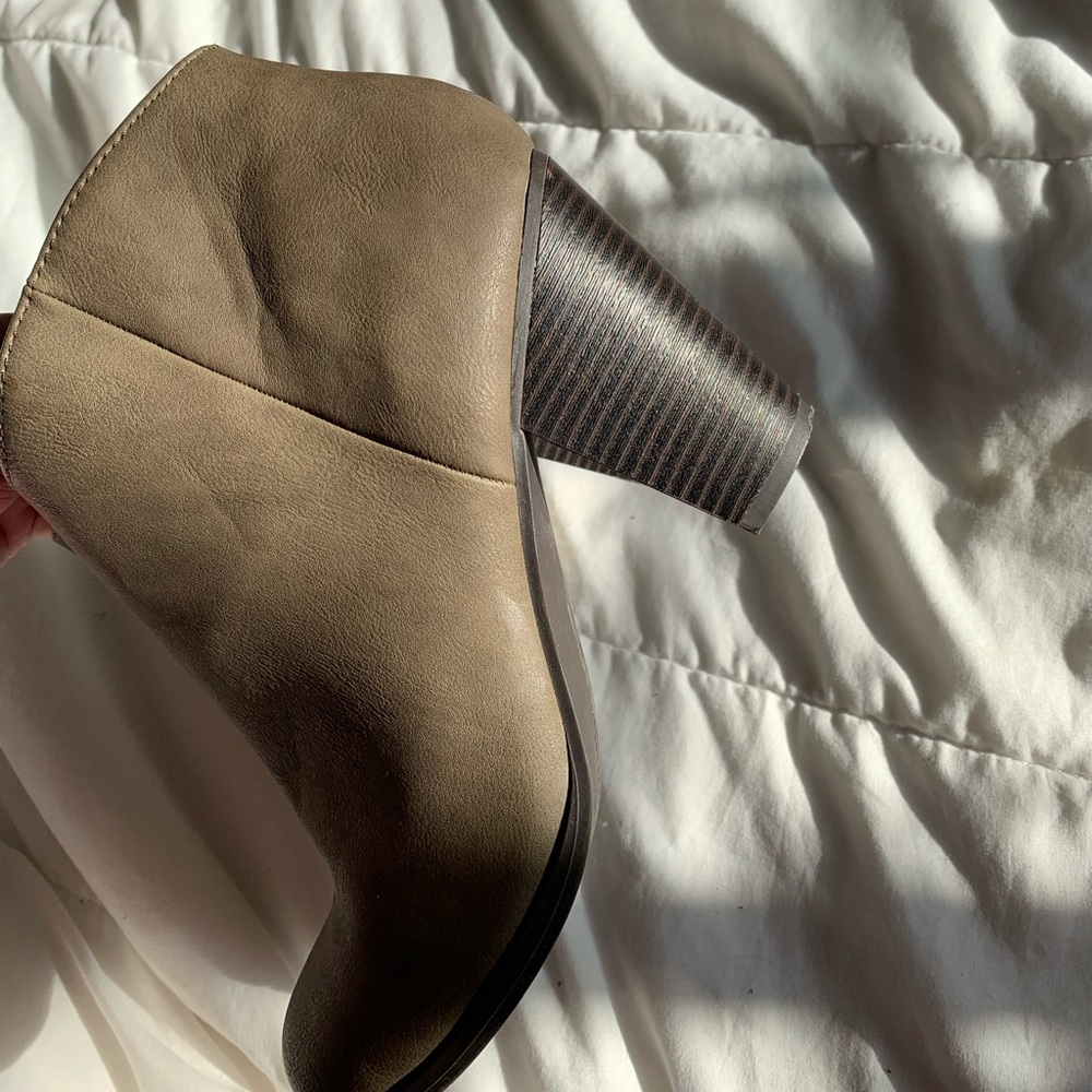 Tillys brown zip up heel boot booties - Picture 5 of 8